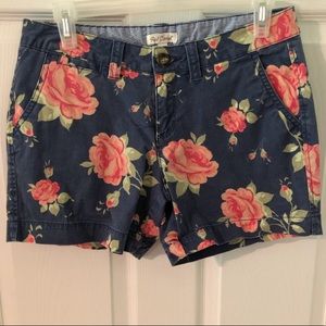 Floral 🌸🌼 Shorts Red Came Sz 9